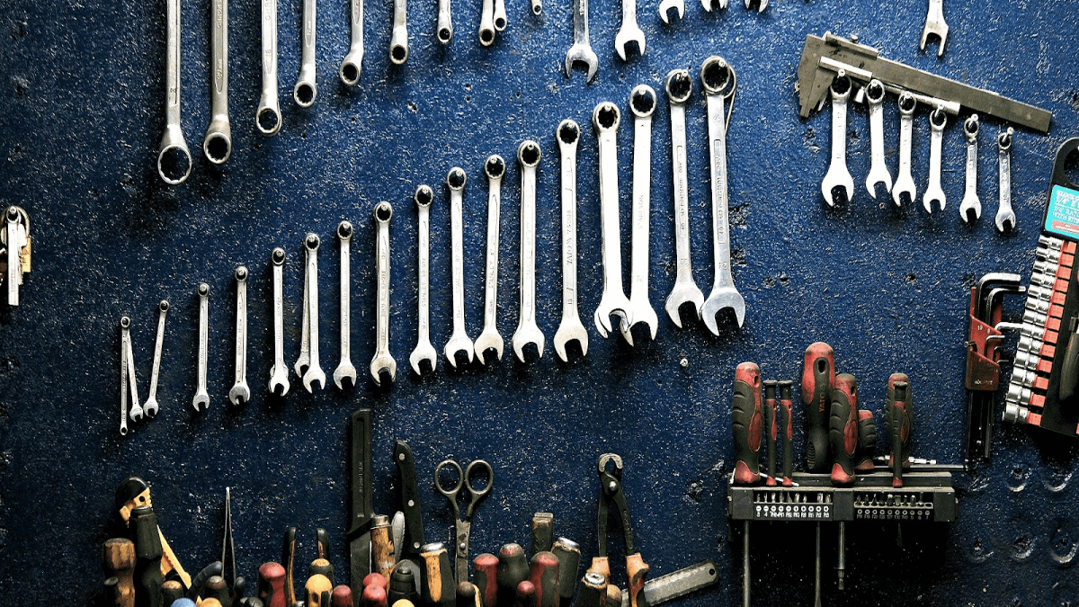 how to keep track of tools and equipment
