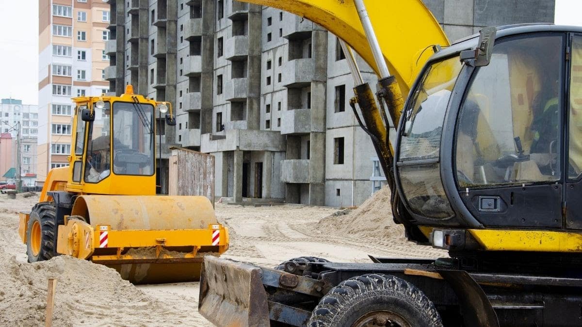 renting construction equipment pros cons